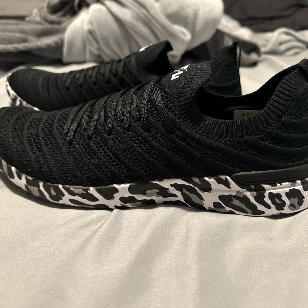 APL shoes